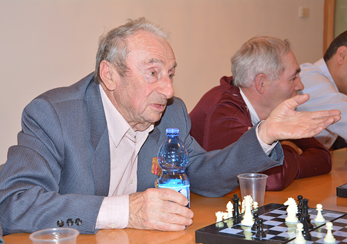 ШАХМАТЫ в честь 70-летия Победы: ветераны играют со школьниками шахматной секции. Тренер Любовь Абрамовна Матаева (Фридберг) 3 2015-03-25.jpg