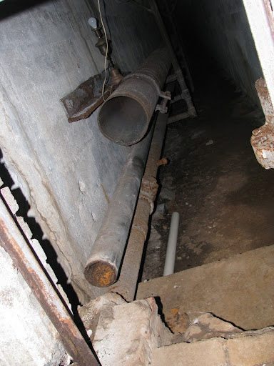Located in the basement of the castle is an underground tunnel connecting the castle to the laundry house, or old 