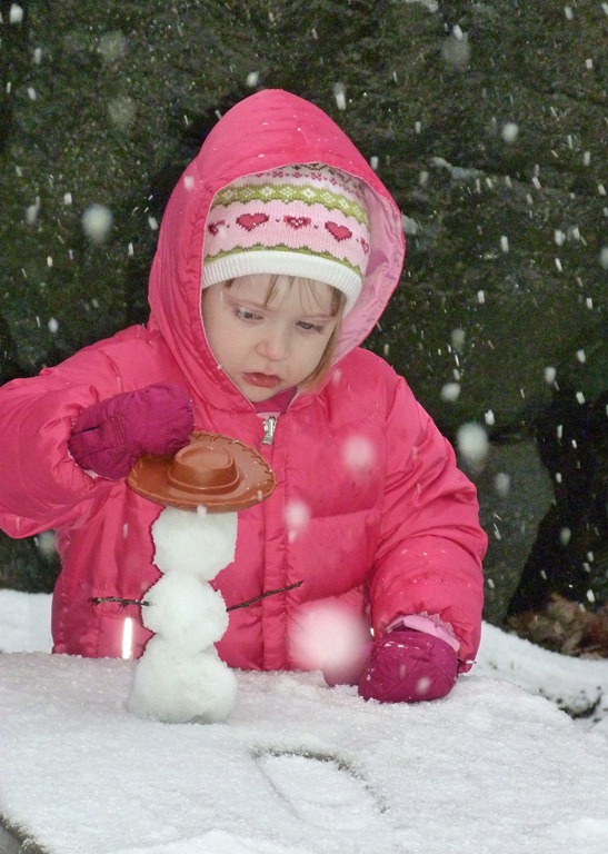 [Caitlin-and-Vivi-in-Snow-14.jpg]