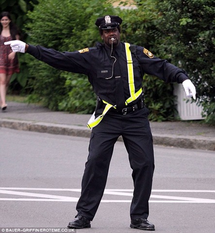 [Shaquille-O%2527Neal-policeman-2%255B6%255D.jpg]