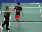 Lin Dan salue un arbitre.JPG