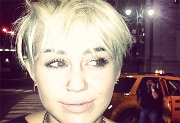 [Miley%2520Cyrus%2520se%2520corta%2520el%2520pelo%25202%255B12%255D.jpg]