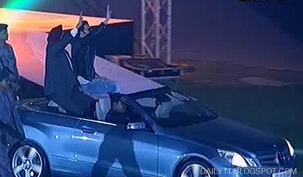 [akshay%2520and%2520sukhbir%2520in%2520mercedes%2520car%255B10%255D.jpg]