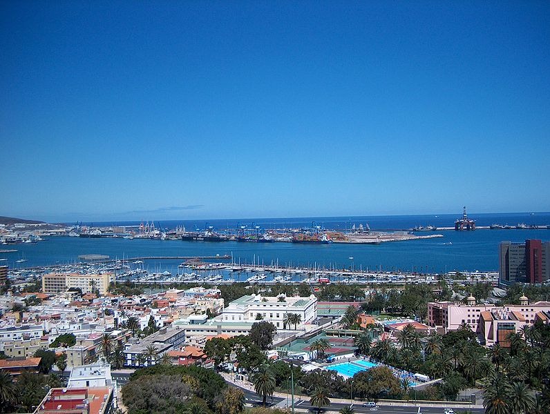[796px-Panoramic_view_over_Las_Palmas_%2528port%2529%255B2%255D.jpg]