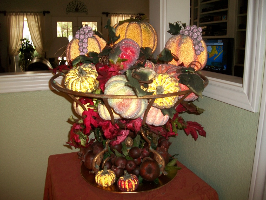 [Fall%2520decorations%2520early%2520008%255B4%255D.jpg]