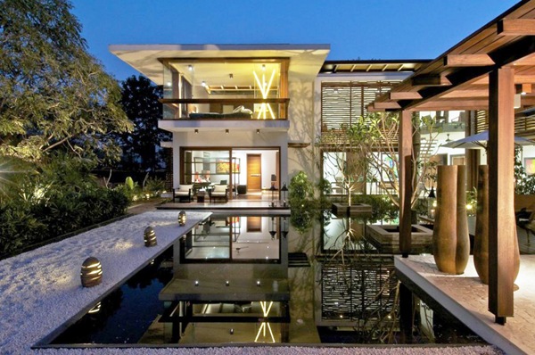 Fachada de casa moderna estilo Indu