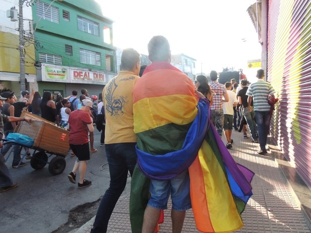 [Parada%2520Gay%2520Itaquaquecetuba%25202013%252002%255B2%255D.jpg]