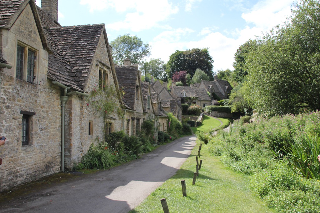 [Arlington-Rowe-in-Bibury-6.jpg]