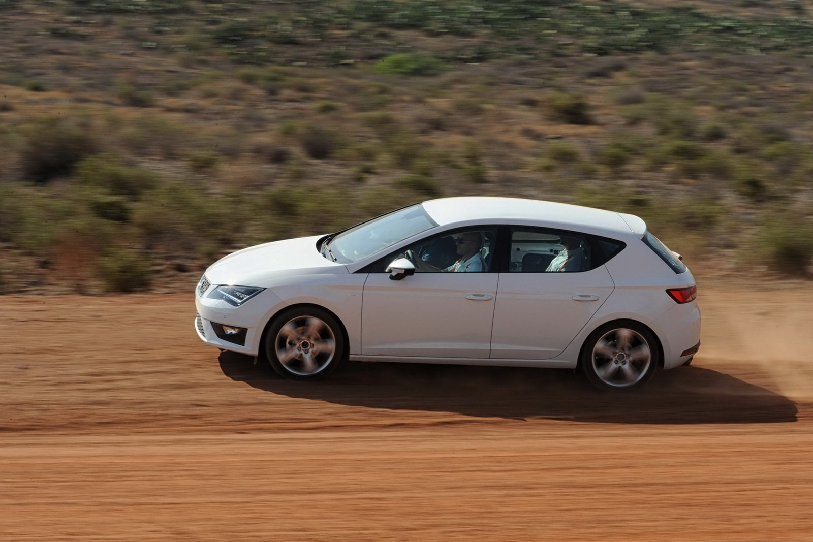 [SEAT-Leon-2013-21%255B2%255D.jpg]
