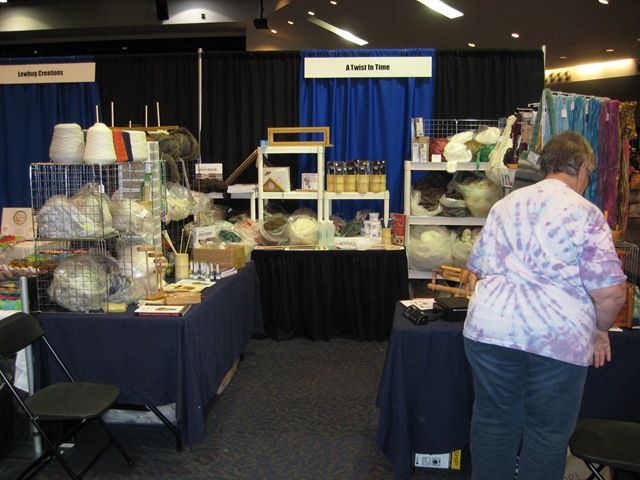 [20111203ARFiberArtsEx642.jpg]
