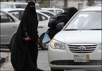 Arábia-Saudita mulher condenada a 10 chicotadas por conduzir automóvel