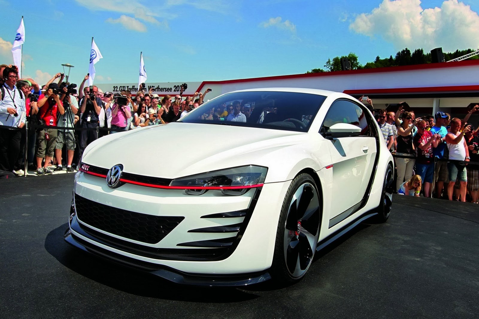 [VW-Design-Vision-GTI-6%255B2%255D%255B3%255D.jpg]