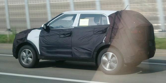 [side-view-of-the-Hyundai-mini-SUV-spied-in-South-Korea%255B2%255D.jpg]