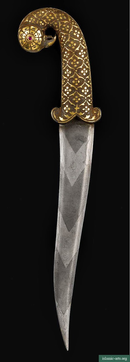AN INDIAN STEEL-HILTED DAGGER, 18TH-19TH CENTURY