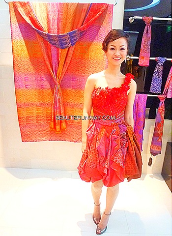 [Delphine%2520Darsono%252C%2520%2520Alleira%2520Batik%2520Internaional%255B2%255D.jpg]