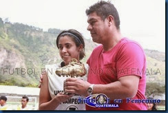 trofeo a la goleadora ana martinez unifut 2013 entrega jaime mazariegos vocal II lnffg