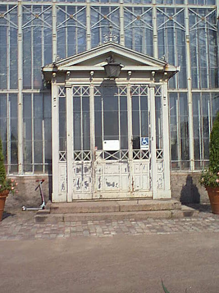 City garden main entrance