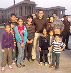 Reader Riya's family met Salman Khan in Delhi.</p>
<p>In the picture: Riya's daughter Sreeshti (in the dark blue outfit), her niece Shagun(in the green dress) and nephew Sanskar.