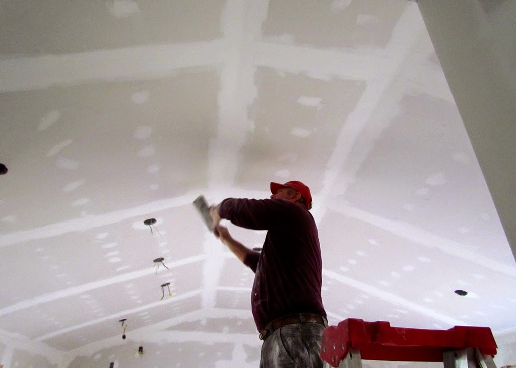[1410084%2520Oct%252013%2520Terry%2520Sanding%2520The%2520Ceiling%2520In%2520Great%2520Room%255B4%255D.jpg]