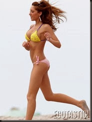 farrah-abraham-hits-miami-beach-in-a-tiny-bikini-09-675x900