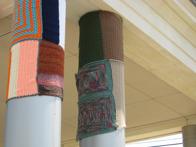[20110605-YarnBombing%2520%25287%2529%255B2%255D.jpg]