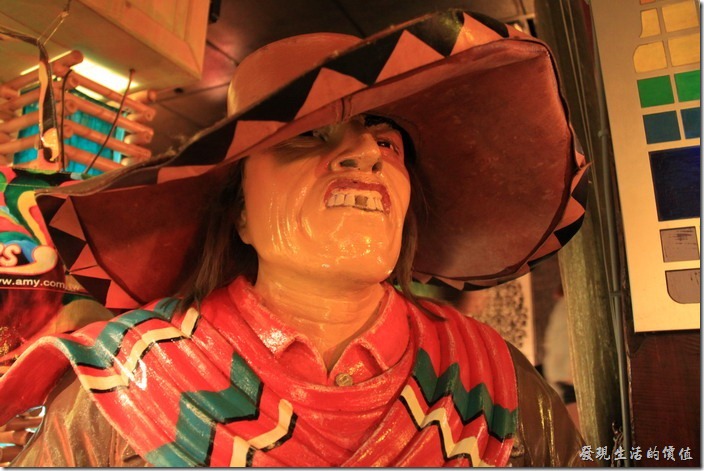 屏東墾丁-冒煙的喬。在墾丁冒煙的喬有許多真人大小的塑像，描繪墨西哥的人物。