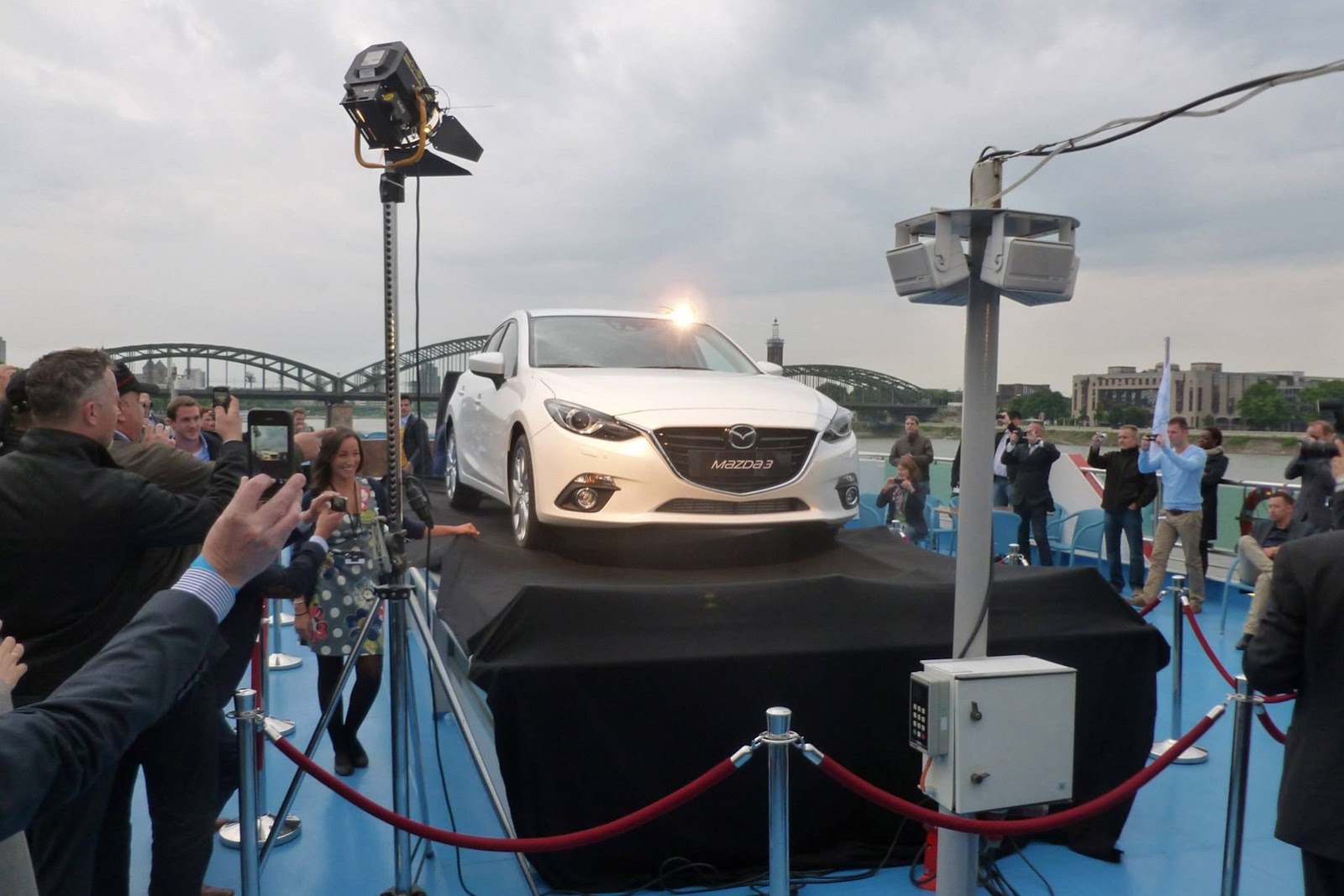 [New-Mazda3-Pres2%255B2%255D.jpg]