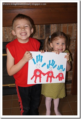 Thing 1, Thing 2, Thing 3 Craft for Kids - this such a super cute hand art project for kids to celebrate Dr. Seuss birthday or any time. SO CUTE! Thing 1, Thing 2, Thing 3 Craft for Kids - this such a super cute hand art project for kids to celebrate Dr. Seuss birthday or any time. SO CUTE!