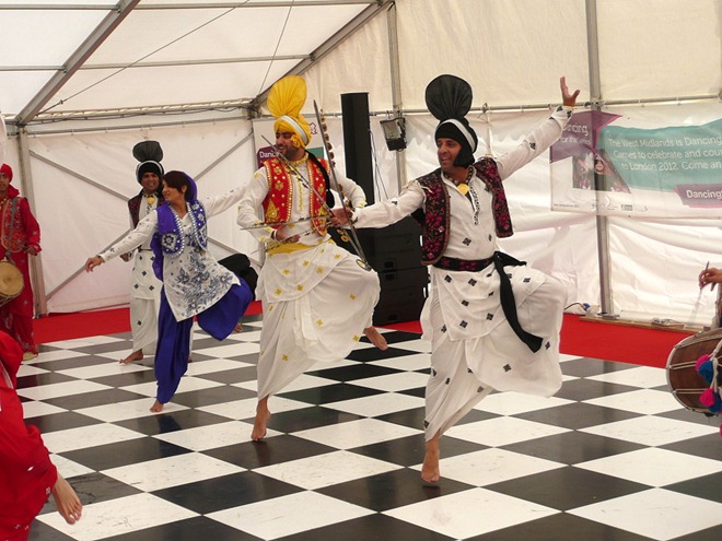 Bhangra dancers