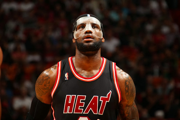 LeBron Uses Clear Mask and New Soldier 7 PE in Black amp White