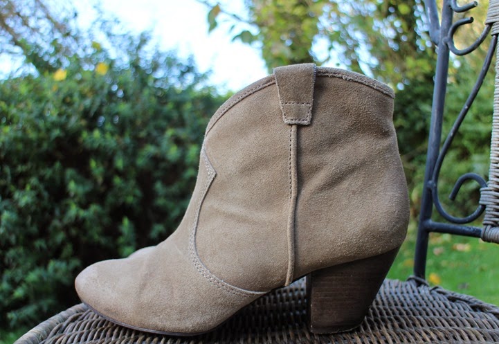 Ash_Jalouse-taupe-suede-ankle-boots
