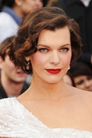 milla-jovovich-oscars-2012-04