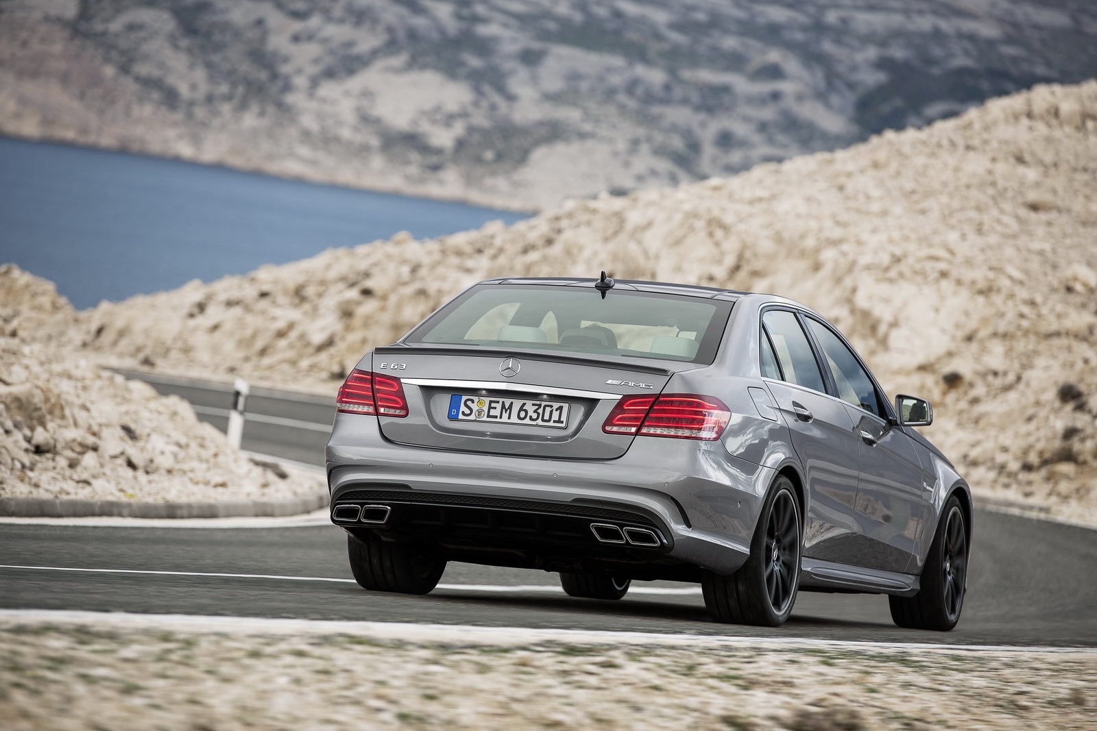 Mercedes-Benz-E-63-AMG-8[5].jpg