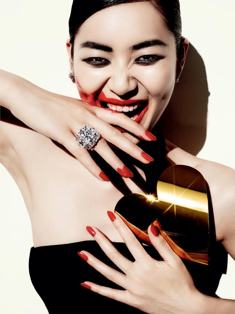 Лю Вэнь в юбилейном выпуске Vogue China (15 фото) | Картинка №6