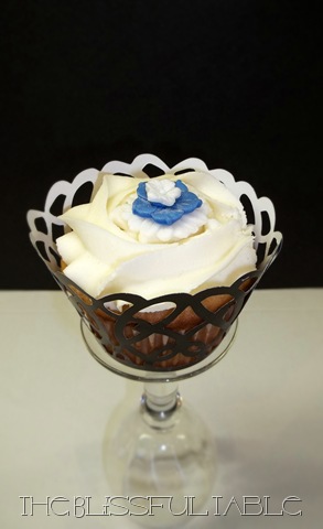 [cupcakes%2520with%2520flowers%2520001a%255B10%255D.jpg]