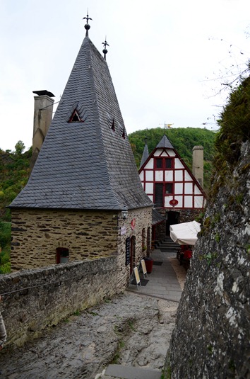 [Burg-Eltz-94.jpg]