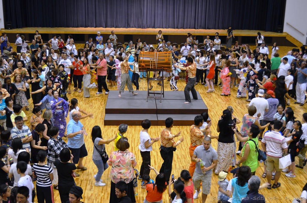 [Gloria%2520Ishizaka%2520-%2520confraterniza%25C3%25A7%25C3%25A3o%2520-%2520pr%25C3%25A9%2520Kyosso%2520sai%25202%255B7%255D.jpg]