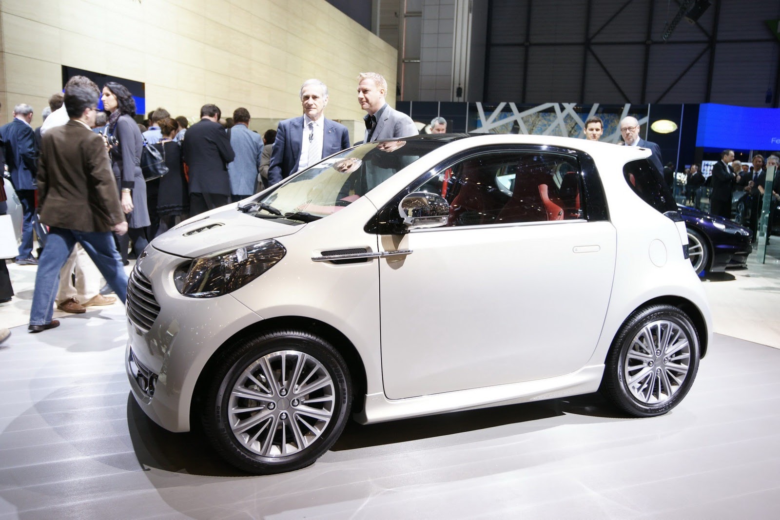 [Aston-Martin-Cygnet-5%255B2%255D.jpg]