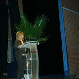 Isabel ganadora premio poeta local, recitando.