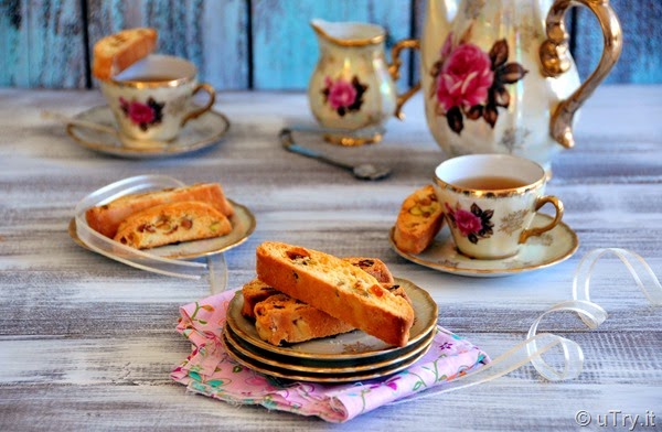 Apricot and Pistachio Biscotti  http://uTry.it