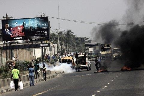 [ap_nigeria-protests_oil_3jan12_eng_480%255B2%255D.jpg]