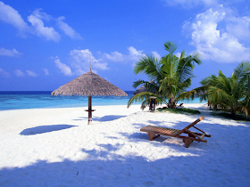 Praia com areia branca Praia com areia branca