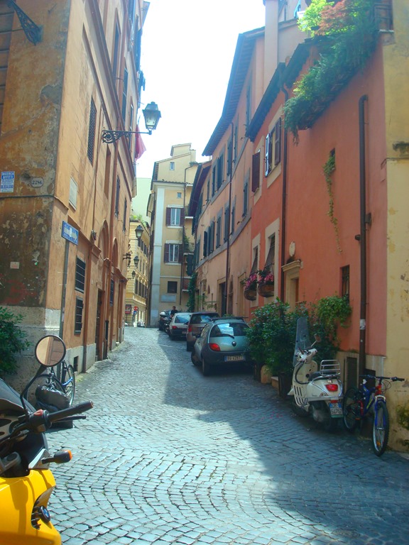[side-streets-in-rome8.jpg]