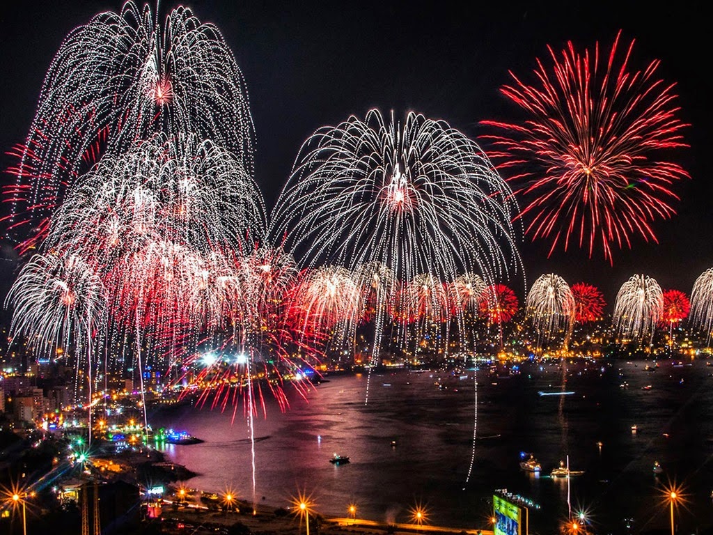 [happy_new_year_2015_fireworks_wallpaper_hd_computer%255B4%255D.jpg]
