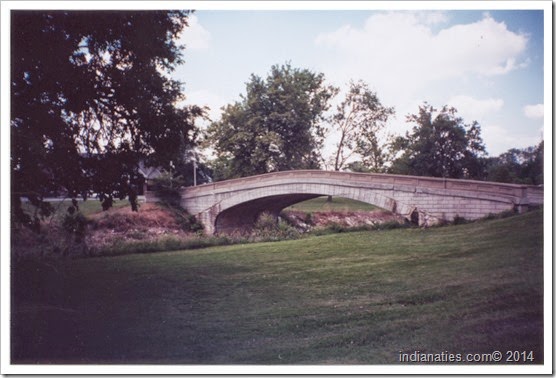  Tickle Belly Hill at Garfield Park, Indianapolis, Indiana.  (2001 photo by Nancy Hurley)