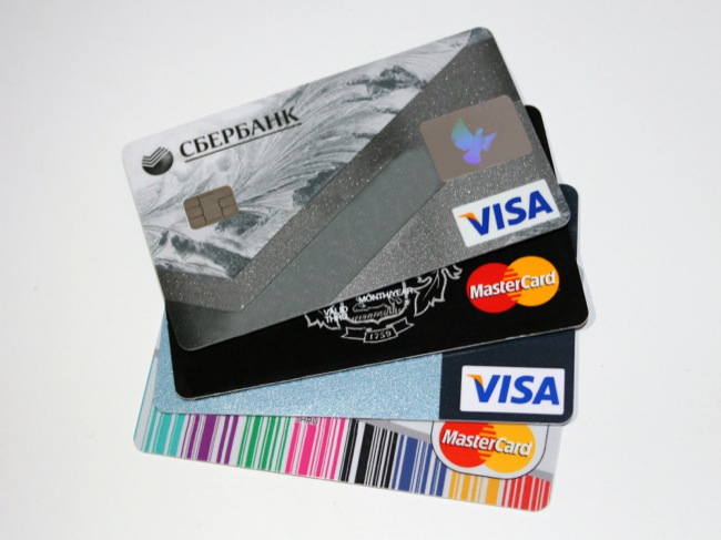 CC Photo Google Image Search Source is upload wikimedia org  Subject is Bank cards Visa and MasterCard