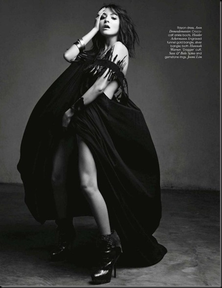 Anushka Sharma Vogue India February2012(2)