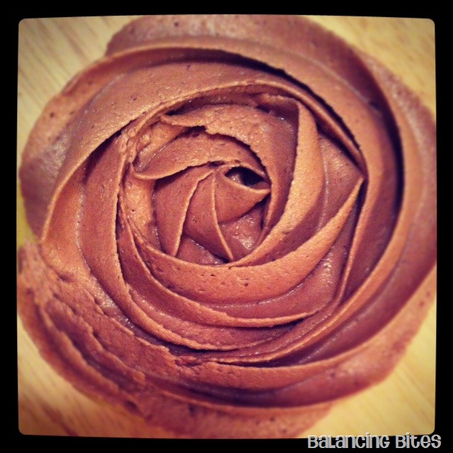 [The%2520Best%2520Chocolate%2520Buttercream%2520and%2520Vanilla%2520Cupcake%255B9%255D.jpg]