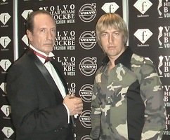 Alex Lesli With Bond, Alex Lesley