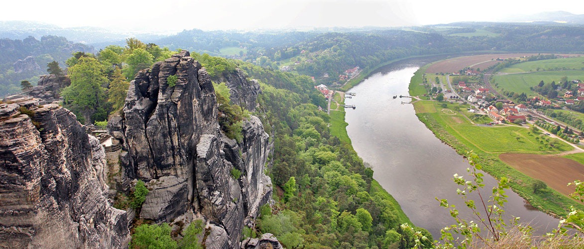[120508_basteiaussicht_pano%255B4%255D.jpg]